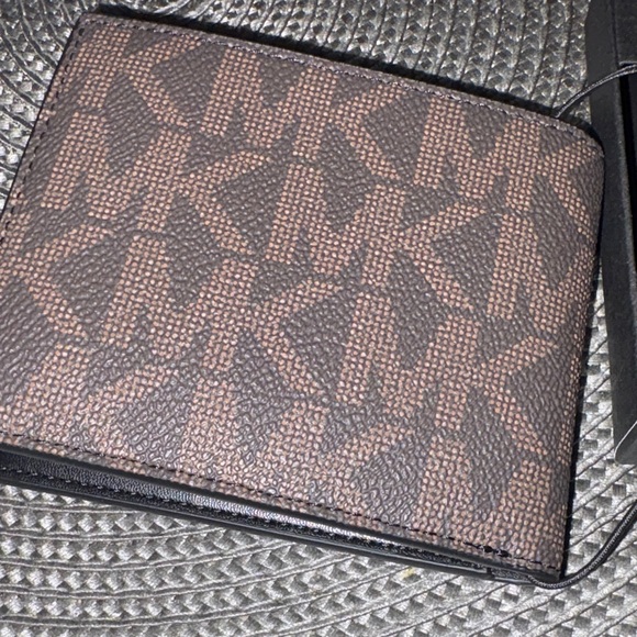 Michael Kors Signature Brown Card Holder - Picture 4 of 5